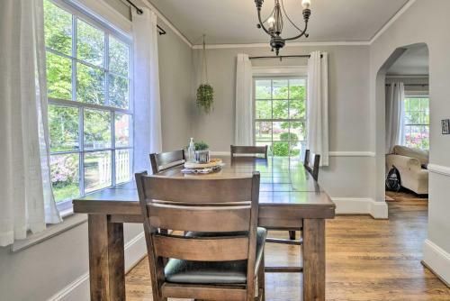 Charming Cottage With Yard Less Than 2 Mi To Downtown!