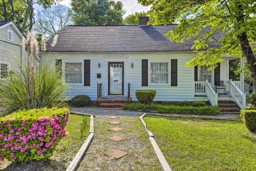 Charming Cottage With Yard Less Than 2 Mi To Downtown!