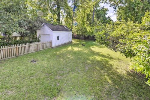 Charming Cottage With Yard Less Than 2 Mi To Downtown!