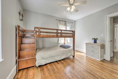 Charming Cottage With Yard Less Than 2 Mi To Downtown!