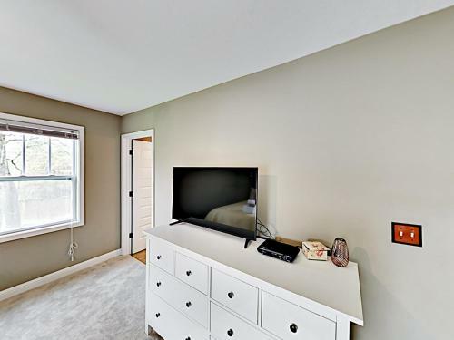 Updated Home - Near Area Breweries, Shops & Dining Home