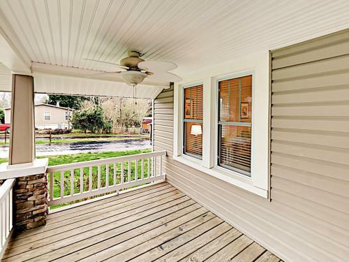 Updated Home - Near Area Breweries, Shops & Dining Home
