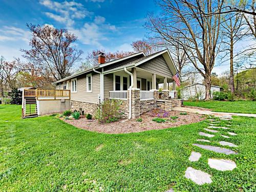 Updated Home - Near Area Breweries, Shops & Dining Home