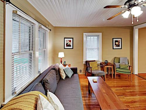 Updated Home - Near Area Breweries, Shops & Dining Home