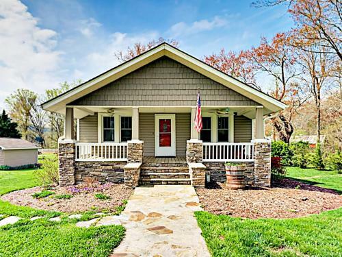 Updated Home - Near Area Breweries, Shops & Dining Home