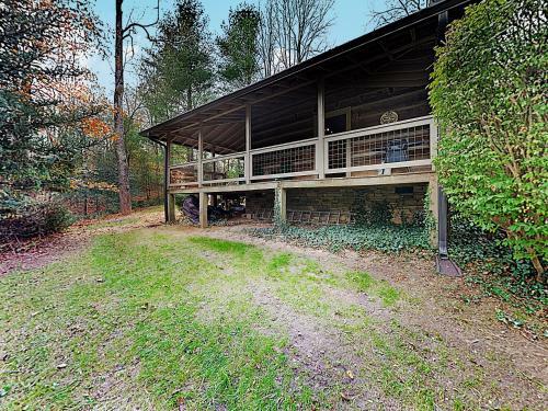 New Listing! Updated Cabin With Hot Tub On 2 Acres Cabin