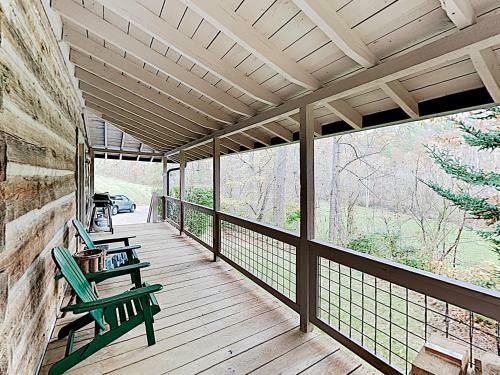 New Listing! Updated Cabin With Hot Tub On 2 Acres Cabin