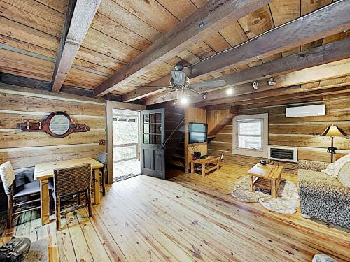 New Listing! Updated Cabin With Hot Tub On 2 Acres Cabin