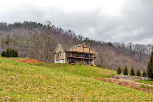 Buck Mountain Escape With 2 Decks And Smoky Mtn View