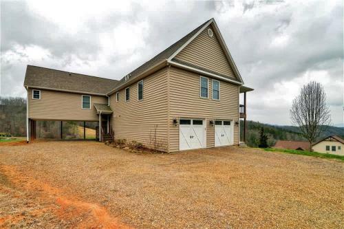 Buck Mountain Escape With 2 Decks And Smoky Mtn View