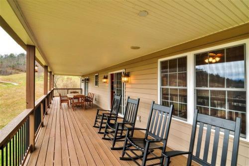 Buck Mountain Escape With 2 Decks And Smoky Mtn View