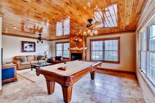 Buck Mountain Escape With 2 Decks And Smoky Mtn View