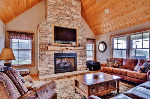 Buck Mountain Escape With 2 Decks And Smoky Mtn View