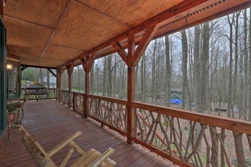 Gorgeous Log Cabin With Decks And Fireplaces!