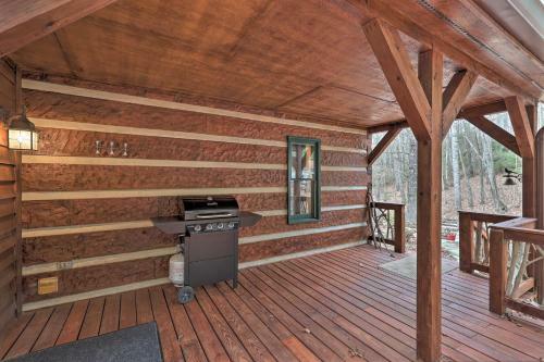 Gorgeous Log Cabin With Decks And Fireplaces!
