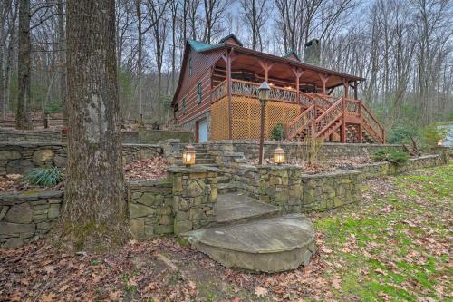 Gorgeous Log Cabin With Decks And Fireplaces!