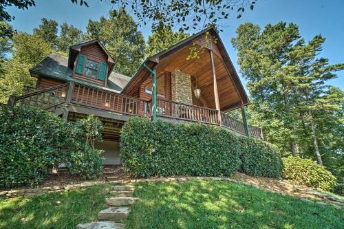 Lavish Cabin With Deck, Game Room And Mtn Views!