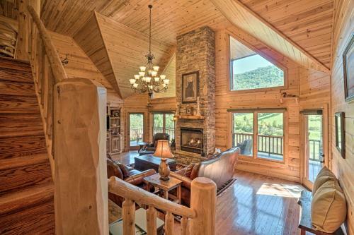 Lavish Cabin With Deck, Game Room And Mtn Views!