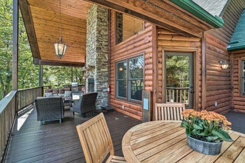 Lavish Cabin With Deck, Game Room And Mtn Views!