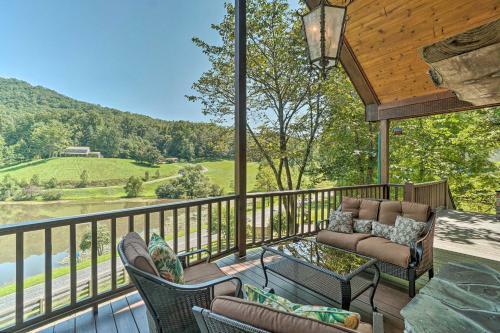 Lavish Cabin With Deck, Game Room And Mtn Views!
