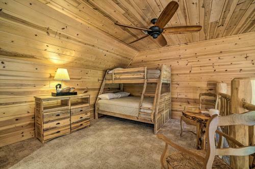 Lavish Cabin With Deck, Game Room And Mtn Views!