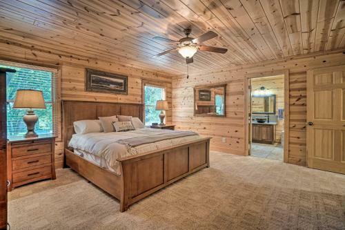 Lavish Cabin With Deck, Game Room And Mtn Views!