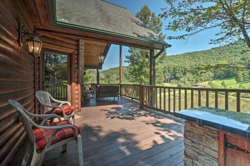 Lavish Cabin With Deck, Game Room And Mtn Views!