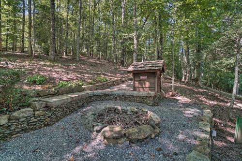 Lavish Cabin With Deck, Game Room And Mtn Views!