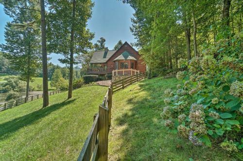 Lavish Cabin With Deck, Game Room And Mtn Views!