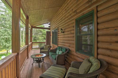 Quiet Forest Hideaway With Deck And Near Hiking!