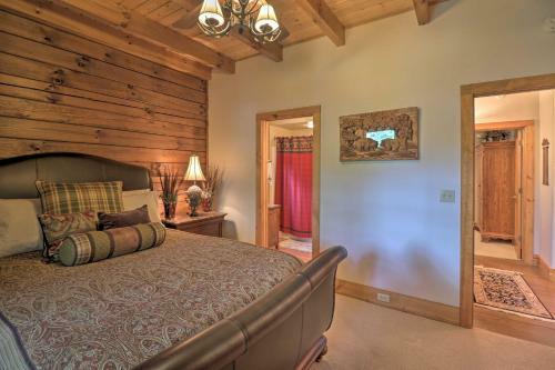 Quiet Forest Hideaway With Deck And Near Hiking!