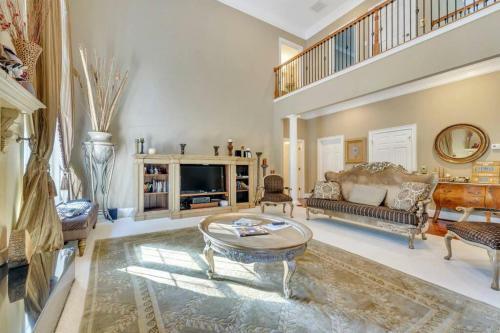 Luxury On The Lake
