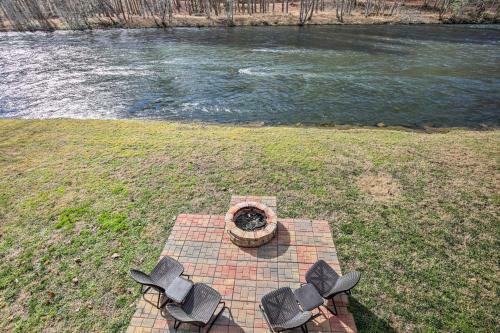 Rivers Edge - Ultimate Riverfront Getaway