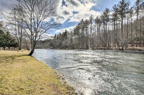 Rivers Edge - Ultimate Riverfront Getaway