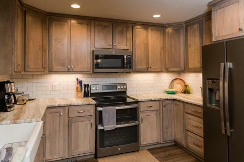 The Bear Den Chatuge Awesome Waterfront Sleeps 13