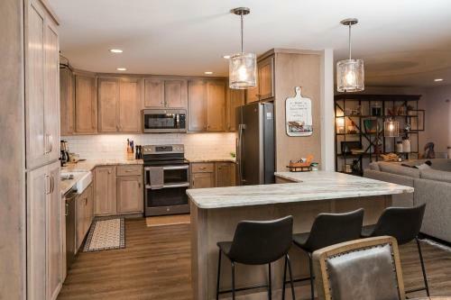 The Bear Den Chatuge Awesome Waterfront Sleeps 13