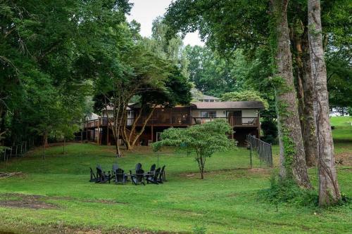 The Bear Den Chatuge Awesome Waterfront Sleeps 13