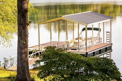 The Bear Den Chatuge Awesome Waterfront Sleeps 13