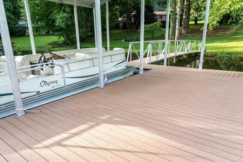 The Bear Den Chatuge Awesome Waterfront Sleeps 13