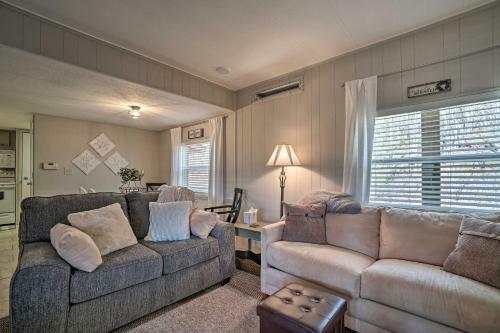 Welcoming Cabin Less Than 10 Miles From Hayesville!