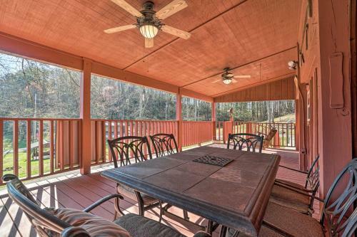 Welcoming Cabin Less Than 10 Miles From Hayesville!