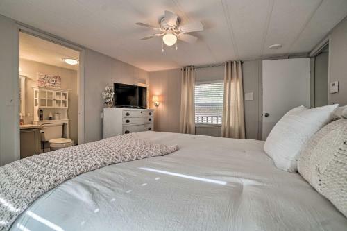 Welcoming Cabin Less Than 10 Miles From Hayesville!