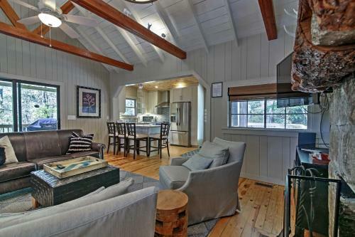 2br Highlands Luxury Cabin With Stone Firepit In Town