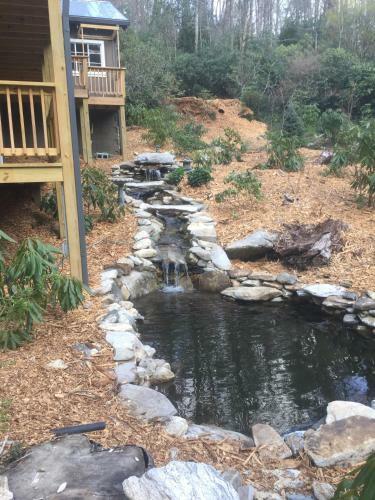 2br Highlands Luxury Cabin With Stone Firepit In Town