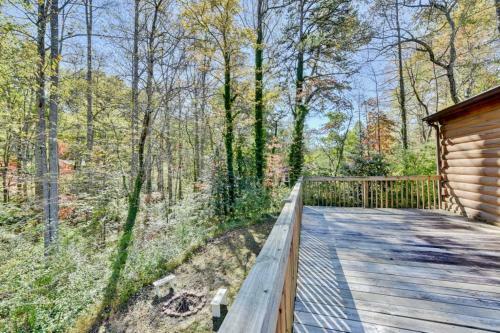 Rustic Hendersonville Cabin With Large Deck And Grill!