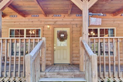 Rustic Hendersonville Cabin With Large Deck And Grill!