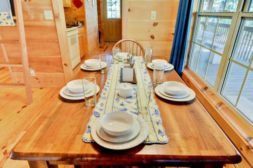 Rustic Hendersonville Cabin With Large Deck And Grill!