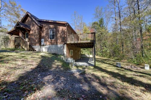 Rustic Hendersonville Cabin With Large Deck And Grill!