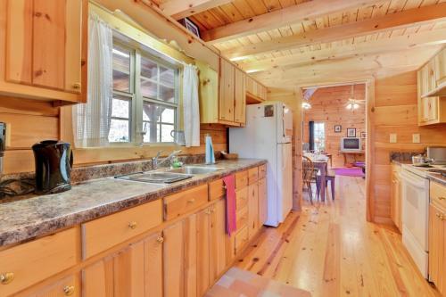 Rustic Hendersonville Cabin With Large Deck And Grill!