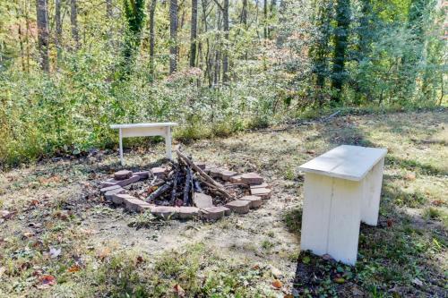 Rustic Hendersonville Cabin With Large Deck And Grill!